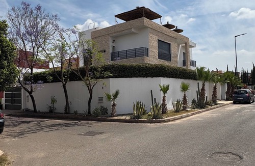 Gueliz Villa | Superb villa with private heated swimming pool and gym.