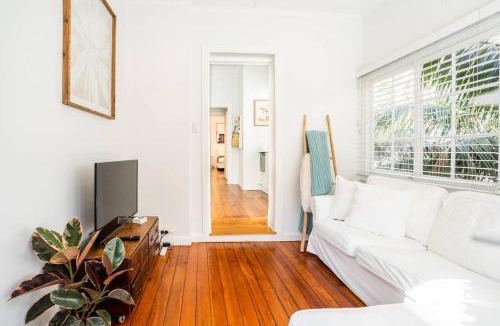 Manly Apartment | The Little Palm - Prime Locale between Beach and Wharf