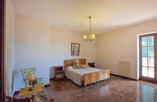 Corigliano Calabro House | This detached vacation home is located 5 km from Corigliano in the province of Cosenza and is surrou