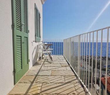Campo nell'Elba Apartment | Trilocale Montecristo - vista su mare e tramonti