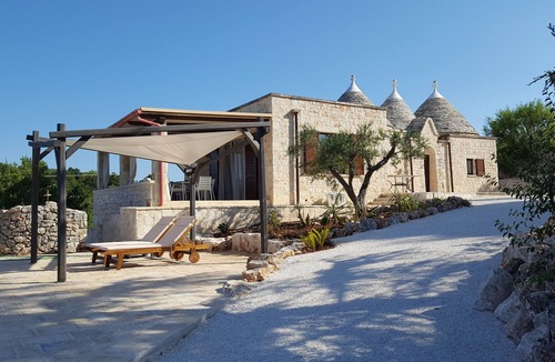 Putignano Villa | Trulli Parco Grande, panoramic residence with pool in Putignano