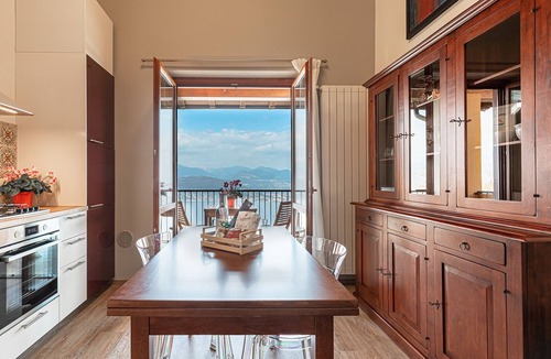 Levo House | Unique view over the Lake, charming house surrounded by nature