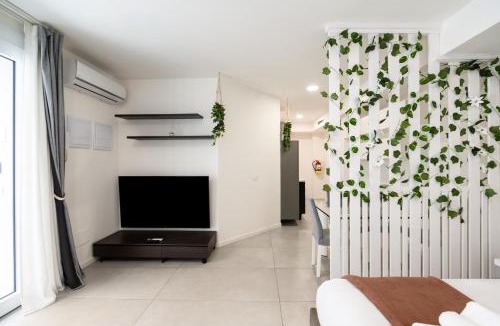 Dergano Apartment | Urban Garden Loft