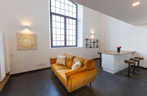Lomazzo Apartment | Urban Loft NExT to Como - Milano