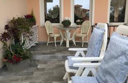 Poggio dei Pini House | Vacation Home "Villa Margherita" with Private Terrace, A/C & Wi-Fi