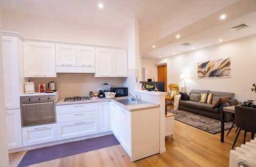 Sallustiano Apartment | Valenziani Luxury - 3BDR - Central Rome (WiFi-AC)