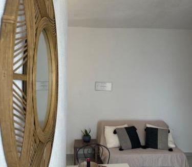 San Giovanni Apartment | Veranda Privata e BBQ -Comfort Moderno per 4 La Caletta