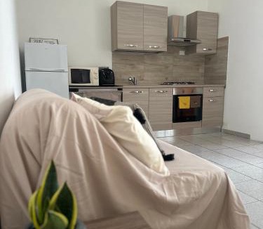San Giovanni Apartment | Veranda Privata e BBQ -Comfort Moderno per 4 La Caletta