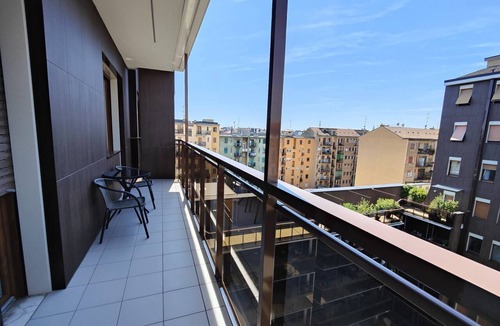 Zona Solari Apartment | Via Foppa 7 – Ampio trilocale