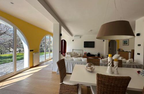 Poggi House | Villa al mare con giardino