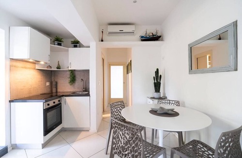 Stazzo Apartment | Villa Anemone - Iris Apartment, Sea Front
