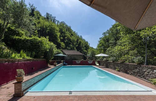 Buggiano Villa | Villa Castelvecchio-Villa with pool along a torrent in the Tuscan countryside
