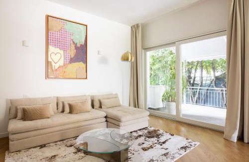 Desenzano del Garda Villa | Villa Colli Storici - Private Garden and Garage, 50m from Lake
