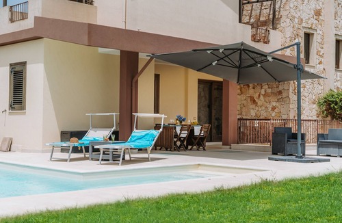 Quartu Sant'Elena Villa | Villa 'Delle Viole' with Private Pool, Wi-Fi and Air Conditioning