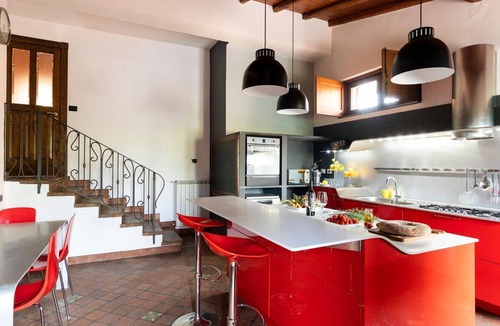 Pedara Villa | Villa Di Maranello - Four Bedroom Villa, Sleeps 8