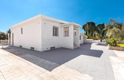 Bitritto Villa | Villa Giove a Bari by BarbarHouse