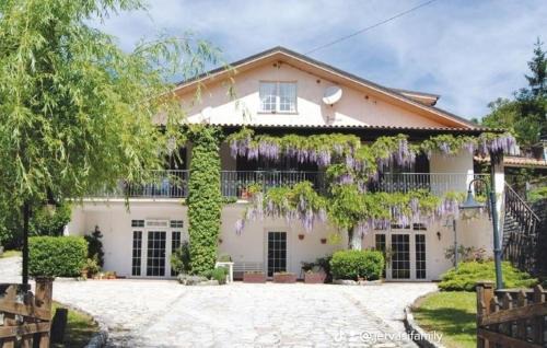 Apecchio Villa | Villa Glicine Casa Vacanze con Piscina e Camino ad Apecchio, Marche