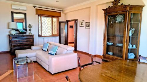 Monte Sant'Angelo Villa | Villa Grazia by Casa Manfredi