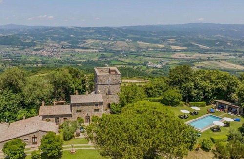 Castel Viscardo Villa | Villa in Castel Viscardo with 5 bedrooms sleeps 10
