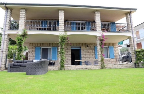 Badesi Villa | Villa Matilde - Paradiso Costiero, Fronte Mare, Terrazzo e Parcheggio Privato