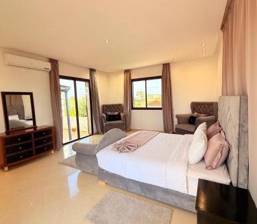 Annakhil Villa | Villa Patel