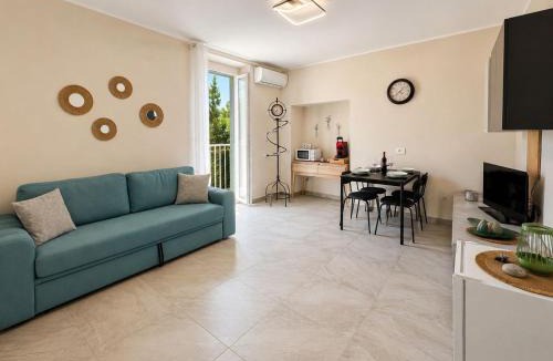 Albate House | Villa Patrizia - Suite esclusive con parcheggio privato
