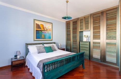 Torre Grande Apartment | Villa Ray - Front row beachfront with garden