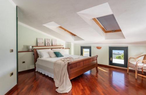 Torre Grande Apartment | Villa Ray - Front row beachfront with garden