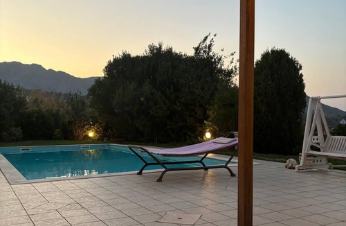 Poggio dei Pini Villa | Villa surrounded by greenery nestled on the hillside