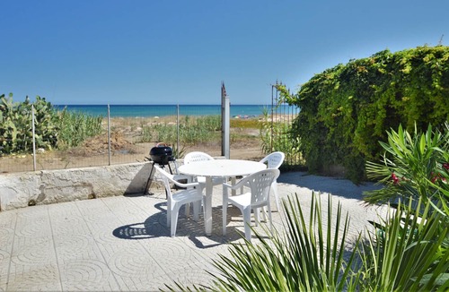 Alcamo Marina Ski Chalet | Villa Venus with direct access to the beach