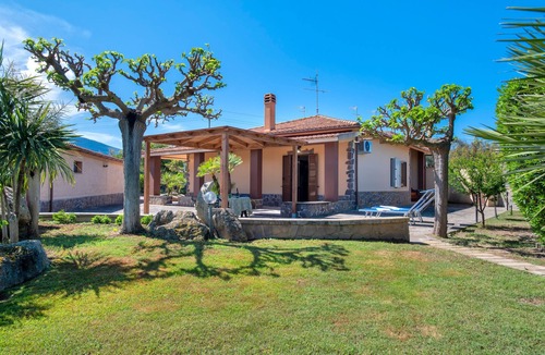 Alghero Villa | Villa "Villamorus 1" with Garden and Wi-Fi