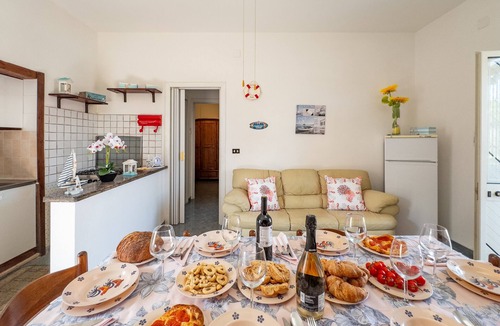 Torre Squillace Villa | Villa 'White Sand Private' with Private Garden, Wi-Fi and Air Conditioning