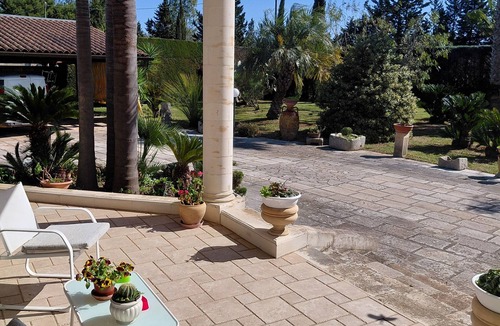 Muro Leccese Villa | Villa with swimming pool surrounded by greenery