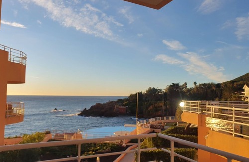 Le Trayas Apartment | Waterfront apartment