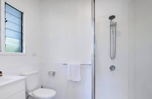 Coorparoo House | White Hill Bungalow Poolside Fun for Families