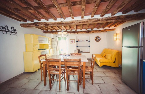 Massa Apartment | Wohnung 'Seventh Heaven' mit Gemeinschaftspool by Interhome