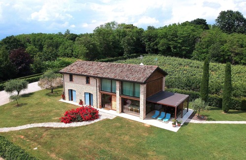 Venegazzu Villa | Wonderful private villa with hot tub, private pool, WIFI, sauna, A/C, TV and pets allowed