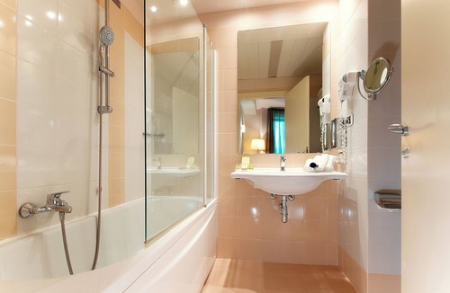 Somma Lombardo Hotel | Zeus Essence Dolce by Wyndham Milan Malpensa