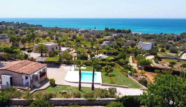 2km from the beaches: nice villa with pool