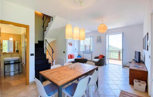 3 Bedroom Stunning Home In Moneglia