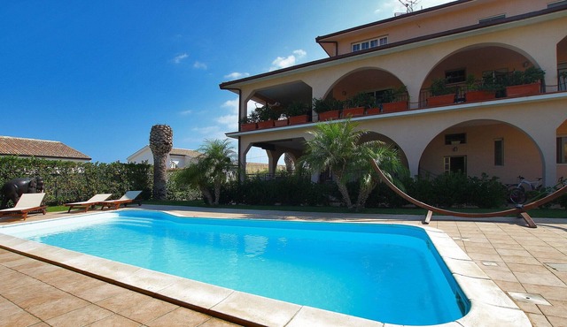 3 Bedrooms Apartment with Pool, Sea View, Close To The Beach & Cefalu