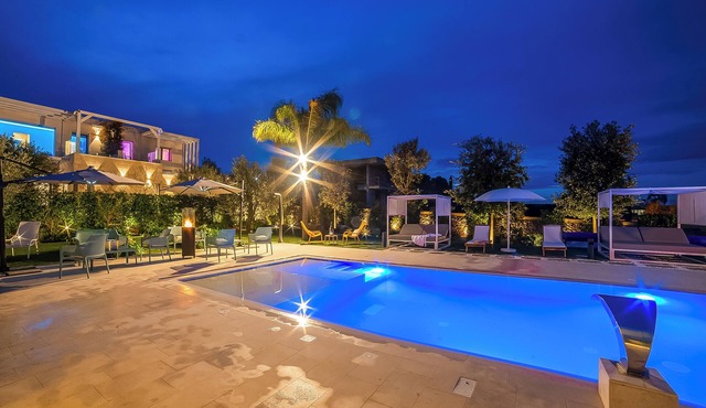 7br Luxury Villa - Pool, Garden & Parking, Scorrano, Italy