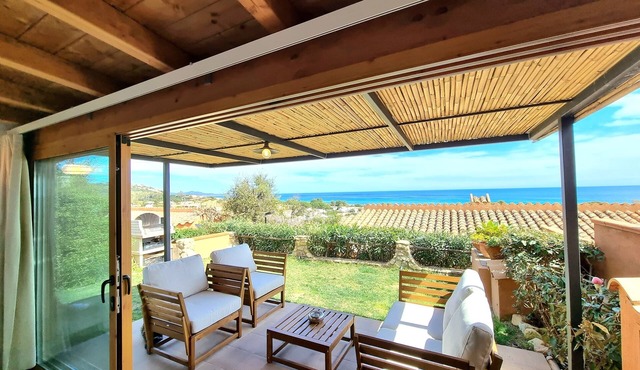 A 300 mt dalla spiaggia, splendida vista mare, giardino parcheggio grattuito