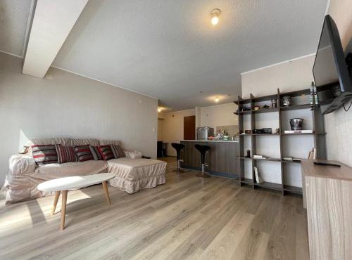 Acogedora habitación privada frente al metro y cerca a la playa