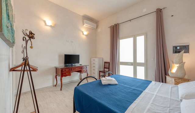 Anghelos - Piromafu Holiday Home with Shared Terrace, AC, Garden and Barbecue