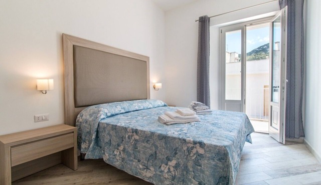 Apartment Blu with Mountain View, Balcony, A/C & Wi-Fi