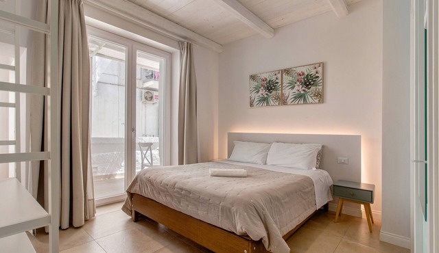 Apartment 'Carrubo' with Private Terrace, Wi-Fi and Air Conditioning
