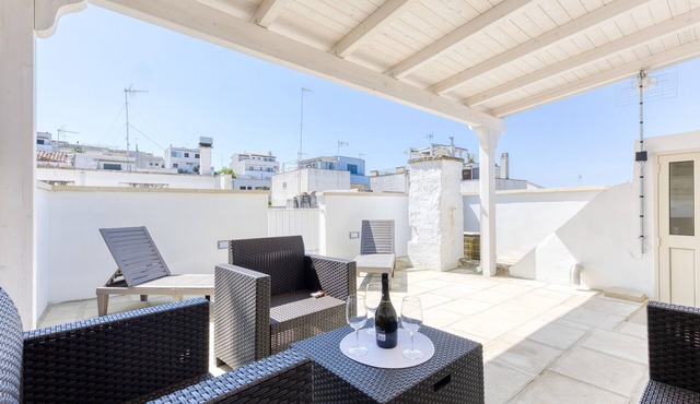 Apartment 'Casa Don Michele' with Private Terrace, Wi-Fi and Air Conditioning