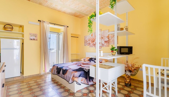 Apartment 'Casa Donna Sofia' with Private Terrace, Wi-Fi and Air Conditioning