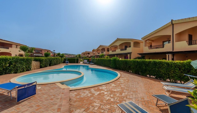 Apartment 'Casa Papaya' with Shared Pool, Wi-Fi and Air Conditioning
